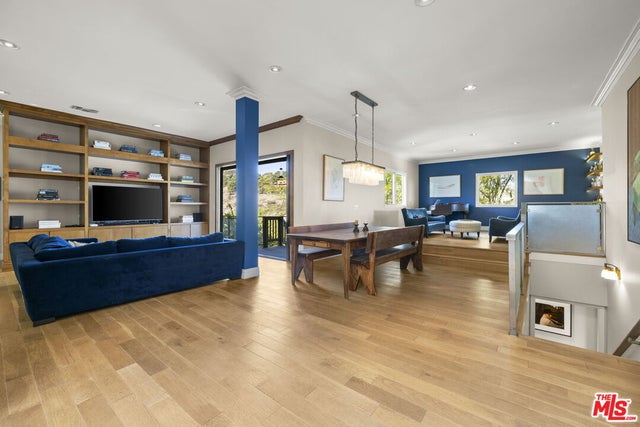 1018 N Tigertail Rd, LOS ANGELES