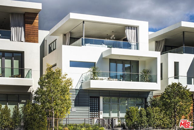 5904 Village Dr, LOS ANGELES