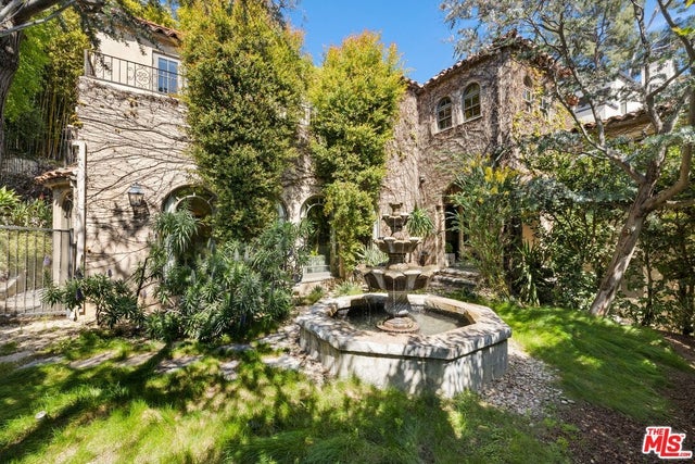 3300 N Knoll Dr, LOS ANGELES