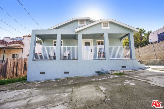 3852 Woolwine Dr, LOS ANGELES