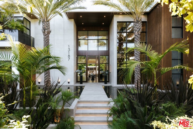 13187 Chalon Rd, LOS ANGELES