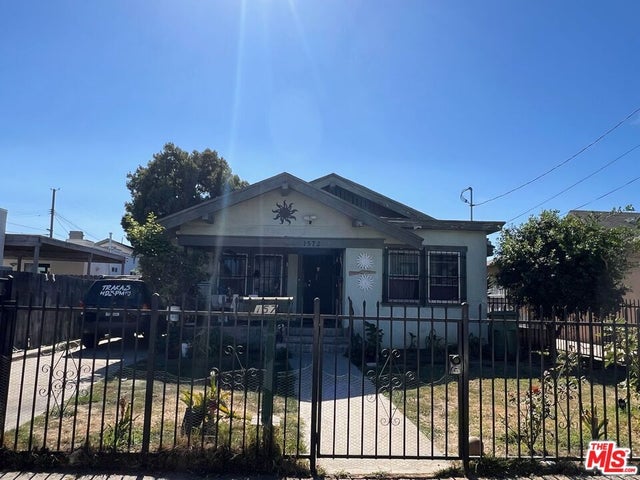 1572 W 37th Pl, LOS ANGELES
