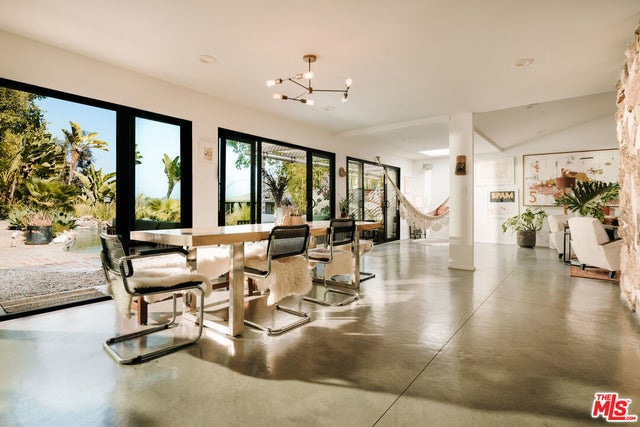 2230 Banyan Dr, LOS ANGELES