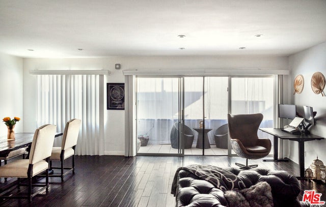 7259 Hillside Ave 202, LOS ANGELES