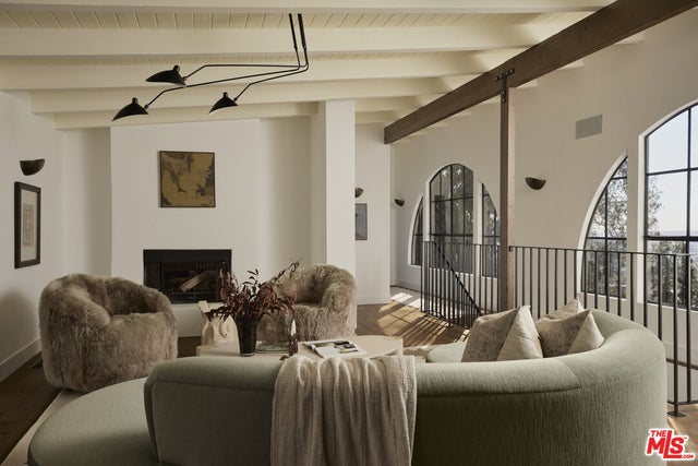 2039 N Gramercy Pl, LOS ANGELES