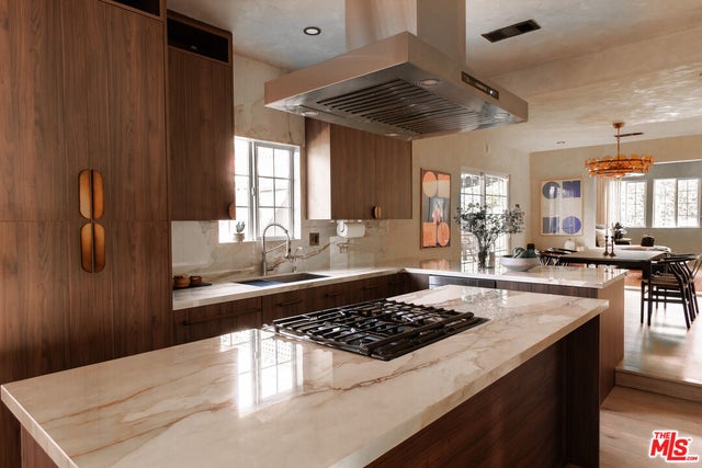 1216 N Virgil Ave, LOS ANGELES