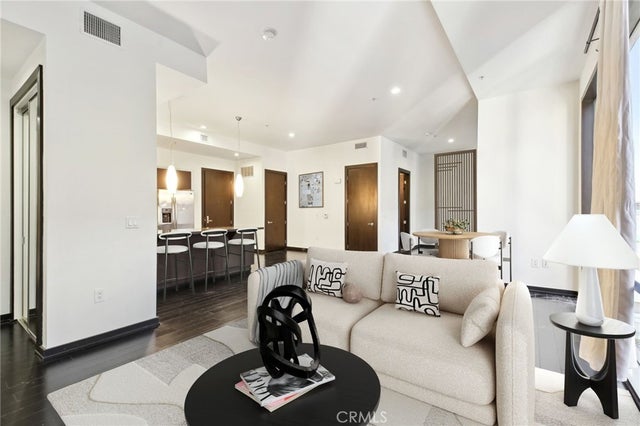 655 S Hope St 1407, LOS ANGELES