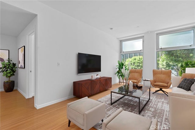 630 W 6th St 215, LOS ANGELES