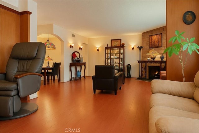 1600 N Hobart Blvd 16, LOS ANGELES