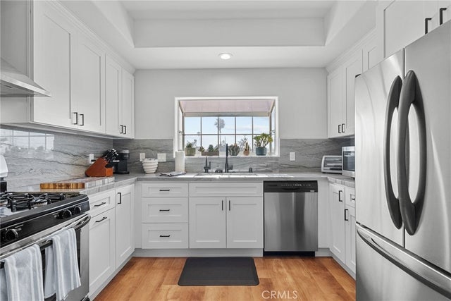 10925 Blix St 305, TOLUCA LAKE