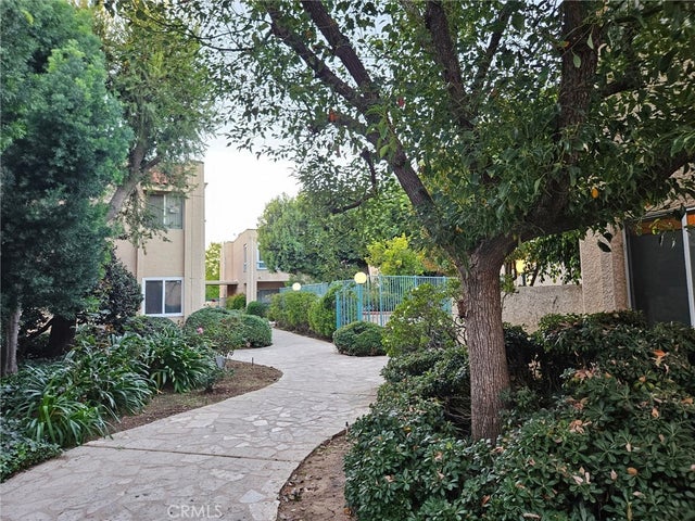 18307 Burbank Blvd 41, TARZANA