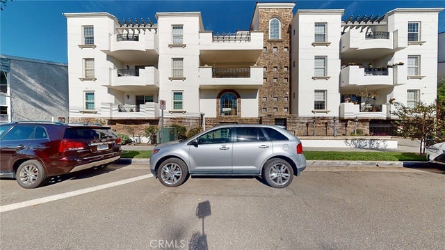 12407 Moorpark 301, STUDIO CITY