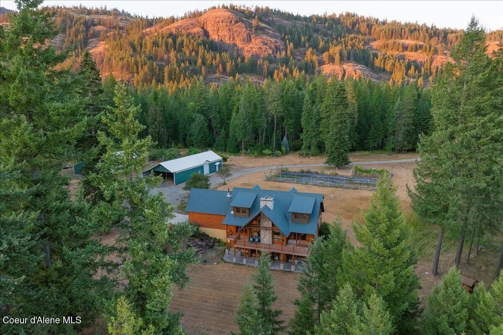 58250 Hwy 200, Clark Fork