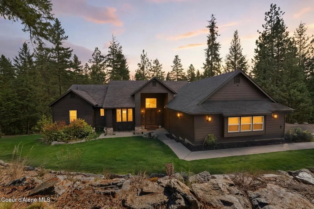 585 Gallop Circle, Sagle