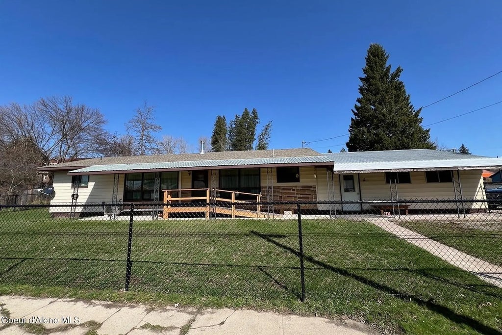 321 High St, Priest River