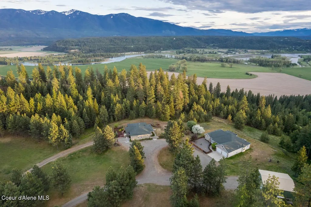 684 Chute Canyon Way, Bonners Ferry