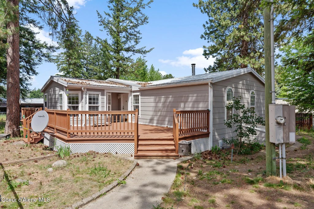 32653 N 6th Ave, Spirit Lake