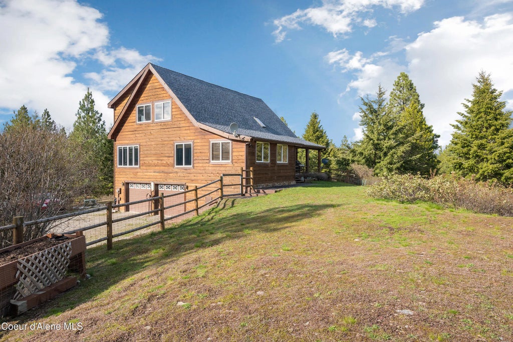 9067 W Coeur D Alene Dr, Spirit Lake