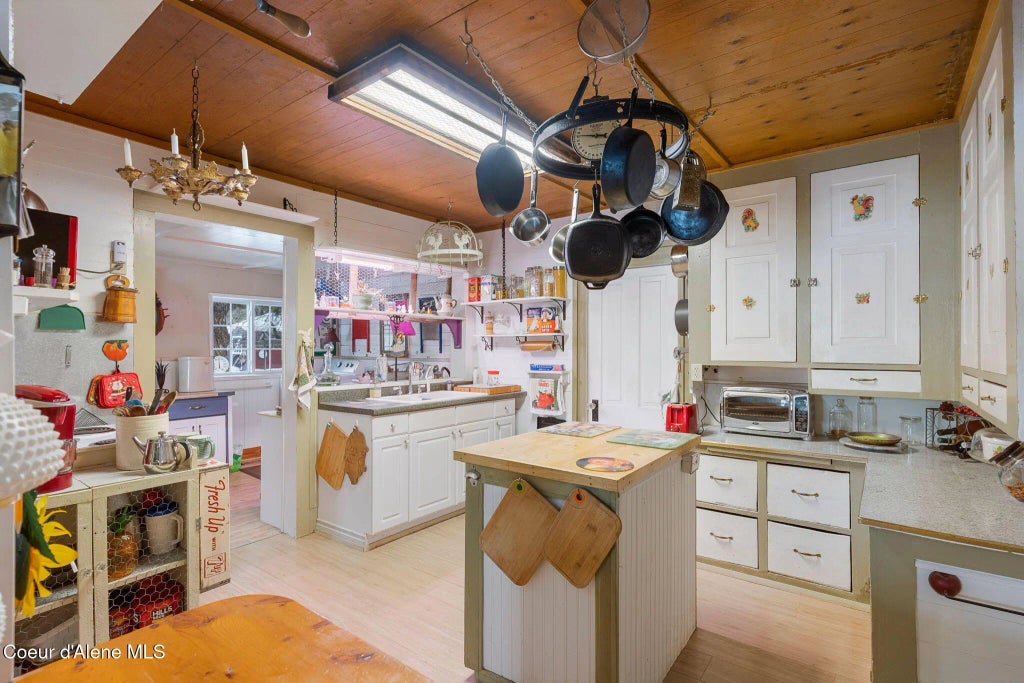 32684 N 5th Ave, Spirit Lake