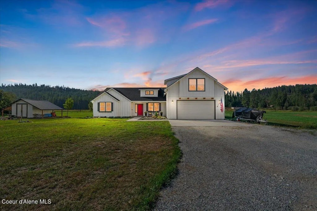 1974 Kelso Lake Rd, Athol