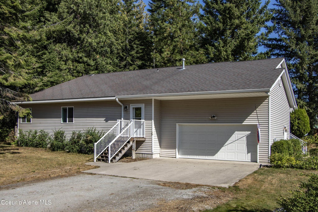 11 Secret Cove, Sandpoint