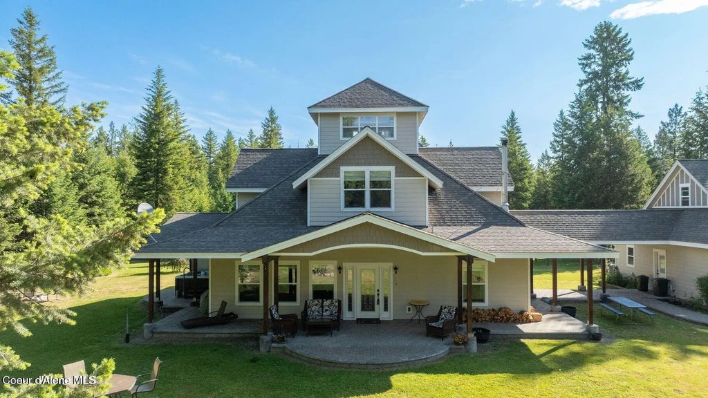 13 Park Dr, Spirit Lake