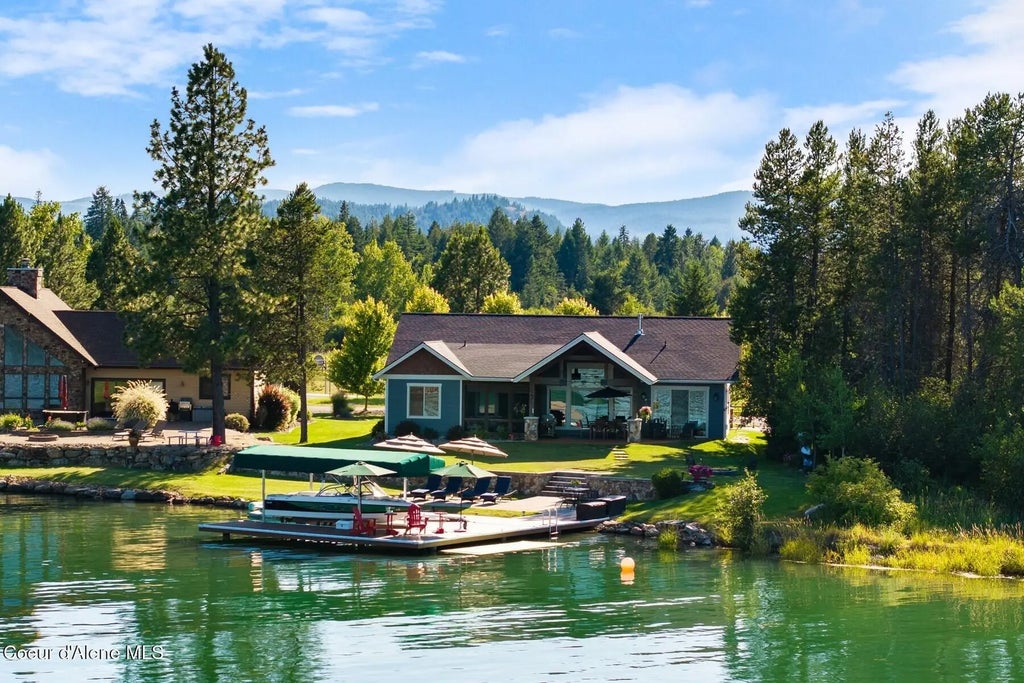 179 Waterfront Dr, Sagle