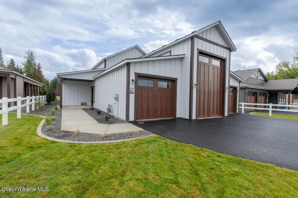 137 Backtrack Rd, Sandpoint