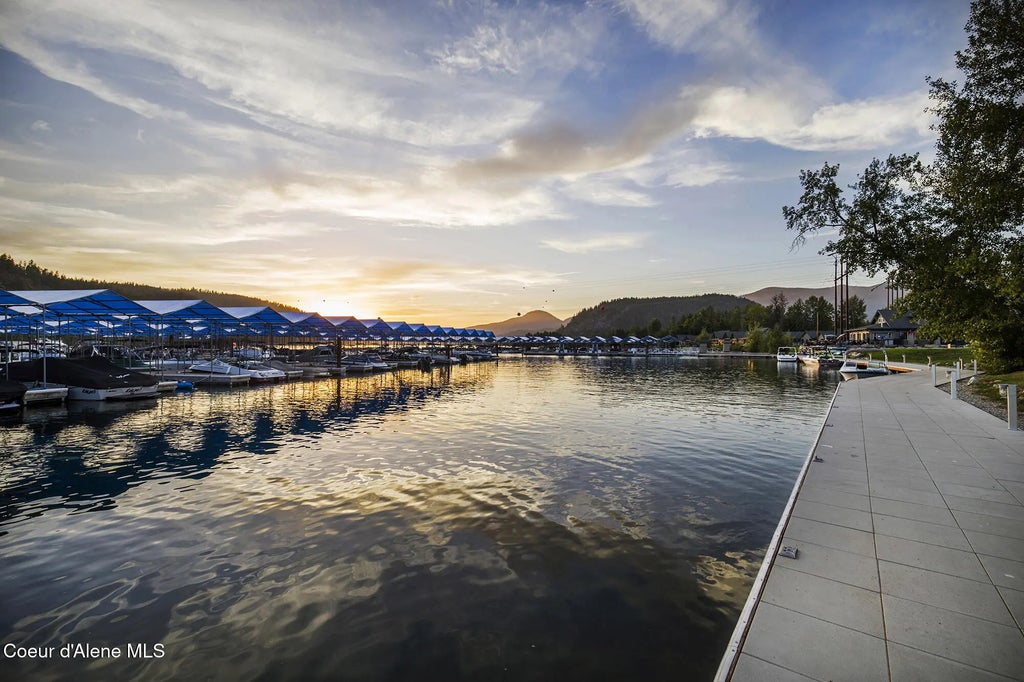 16 Hitchcock Dr, Dover