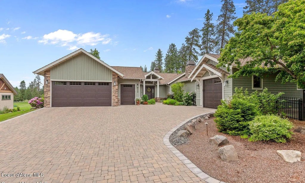 9925 N Country Club Dr, Hayden Lake