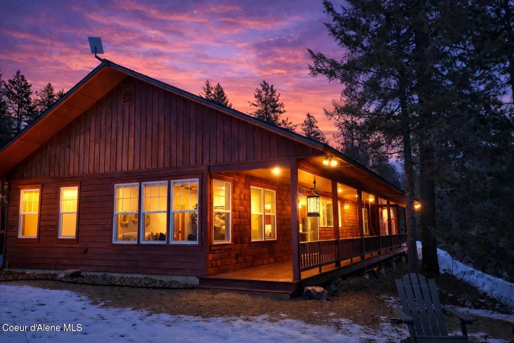 672 Hopkins Rd, Sandpoint