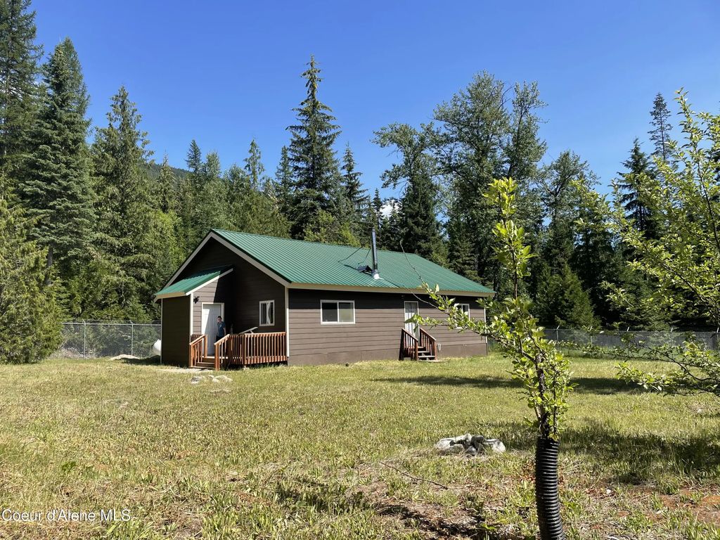 1094 Fortyniner Ln, Bonners Ferry