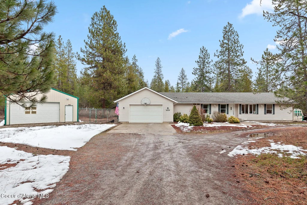 32053 N Red Dell Loop, Athol