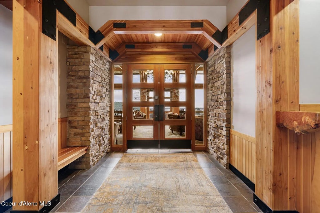 124 Village Ln #108, Sandpoint