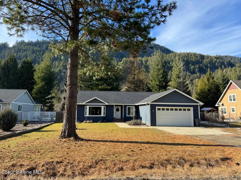 102 Park Ln, Sandpoint