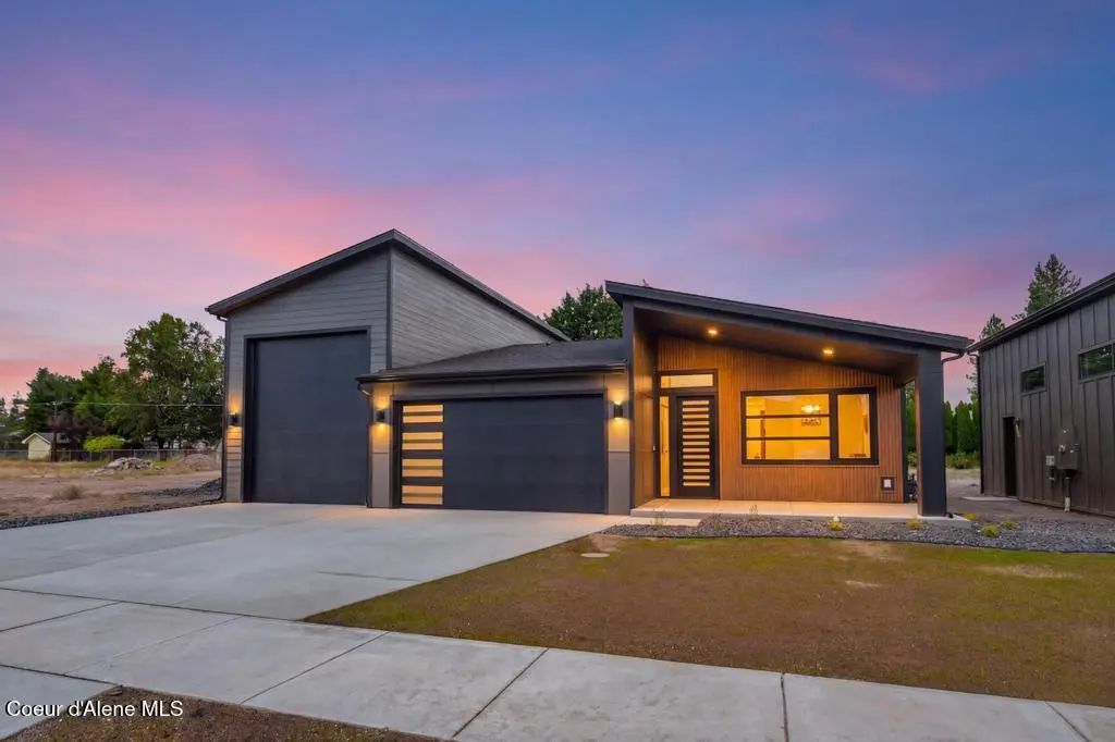 11005 E 36th Dr, Spokane Valley