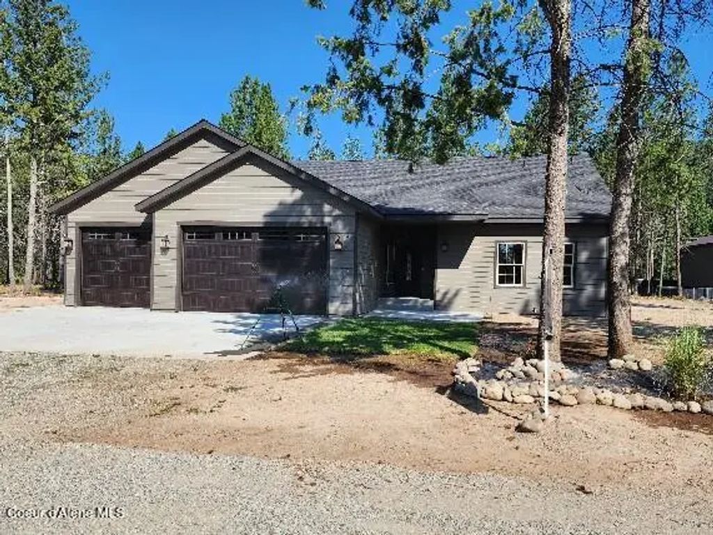 415 Elk Rd, Moyie Springs