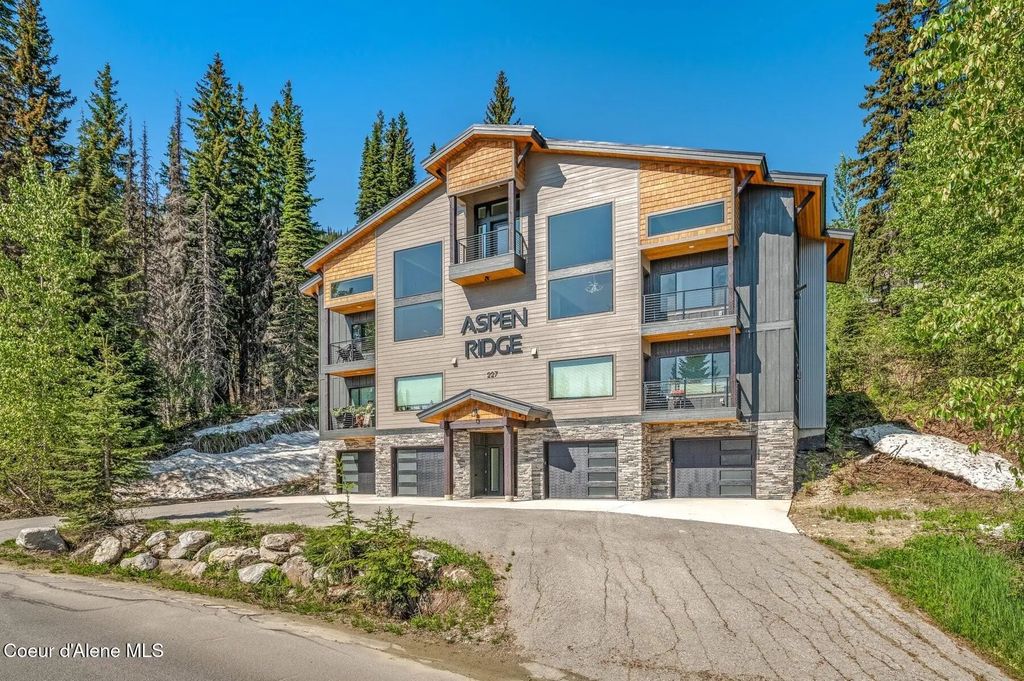 227 Crystal Springs Rd # 3, Sandpoint