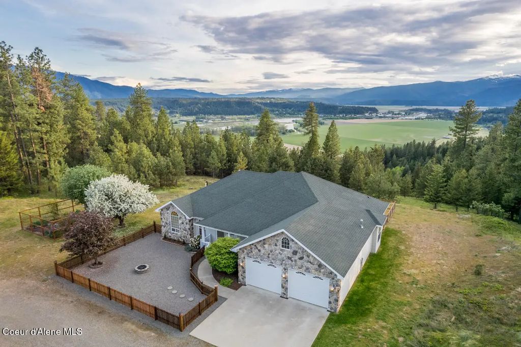 684 Chute Canyon Way, Bonners Ferry