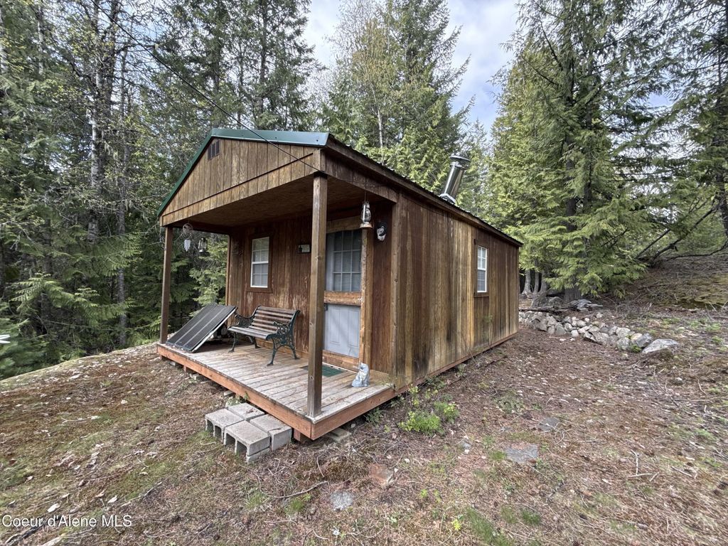 1094 Spirit Wolf Trl, Sandpoint