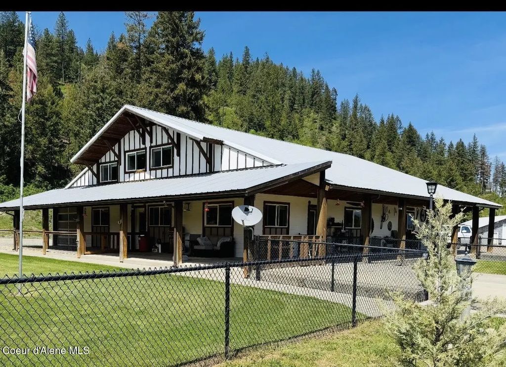 1870 Highway 57, Priest River