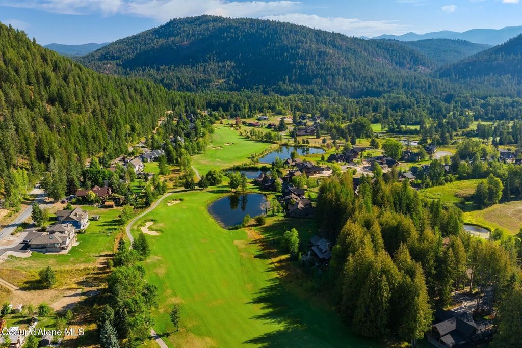 11 Alpenrose Ln, Sandpoint
