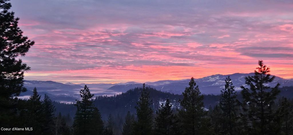 90 Riverview Cir, Sandpoint