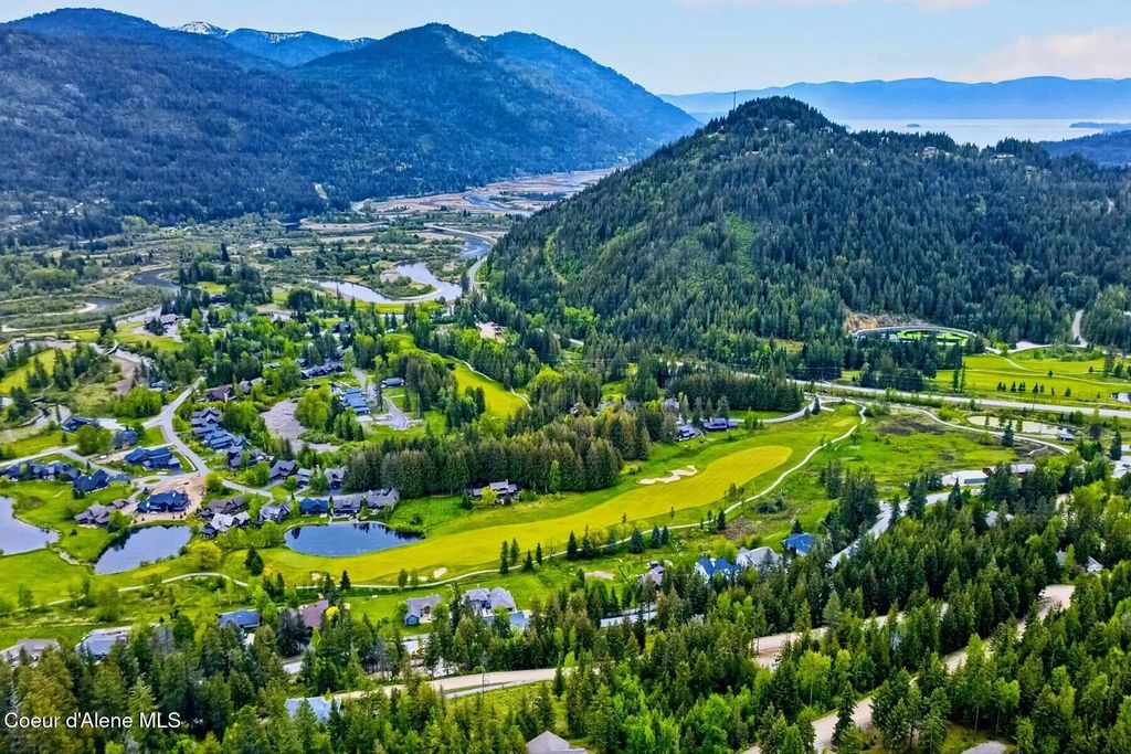 404 Fairway View Dr, Sandpoint