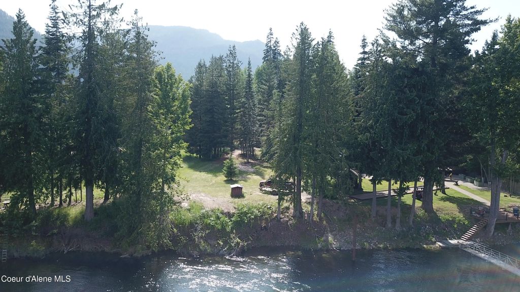 443 Riverlake Dr, Clark Fork