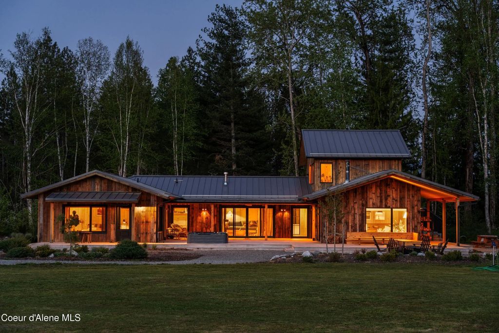 202 Siskin Ln, Sandpoint