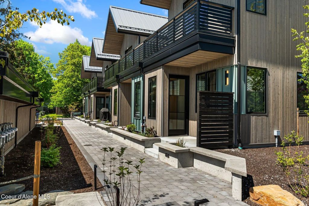 215 W Lake St, Sandpoint