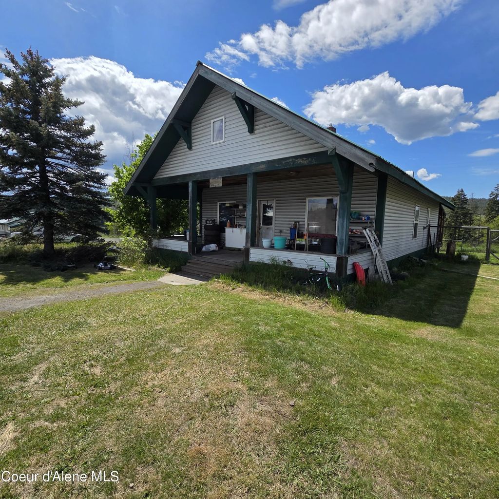 64042 S Highway 3, Fernwood