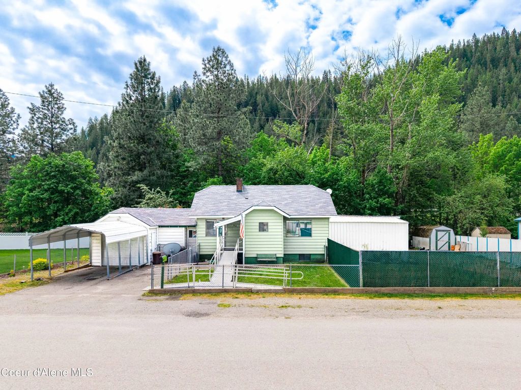 203 W Yellowstone Ave, Silverton