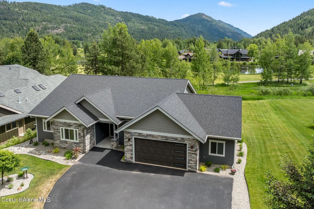 125 Golfview Ln, Sandpoint